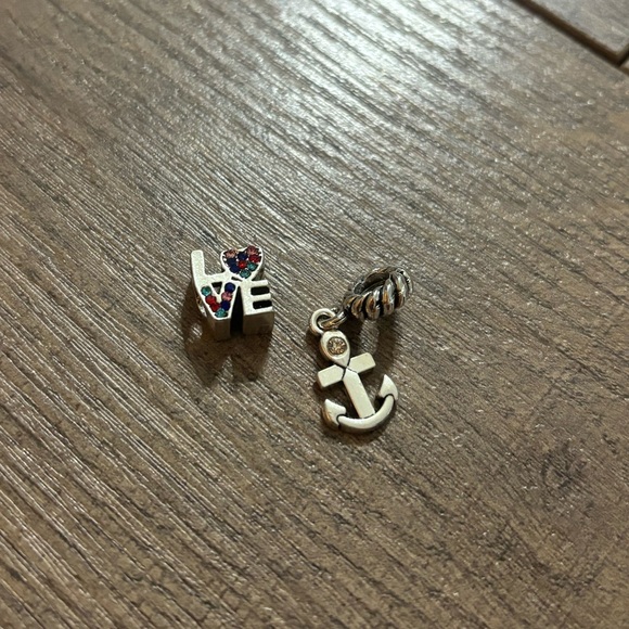 Two cute silver charms - Picture 1 of 2
